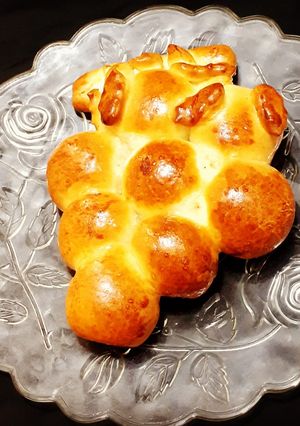 A picture of Honey comb bread🍇🍯.