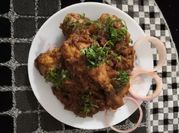 A picture of roast chicken drumsticks