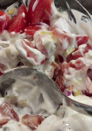 Joghurtos paradicsomsaláta recept fotója