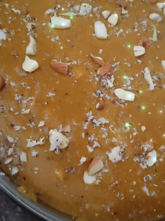 A picture of Besan dry fruits halwa.