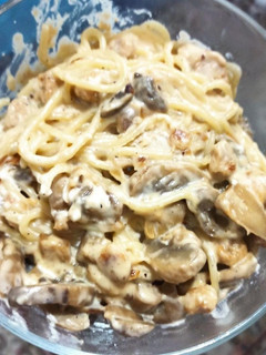 Una foto de Espaguetis con champiñones y queso de cabra con trufa