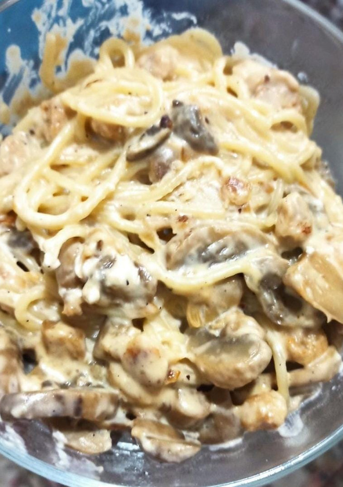 Una foto de Espaguetis con champiñones y queso de cabra con trufa