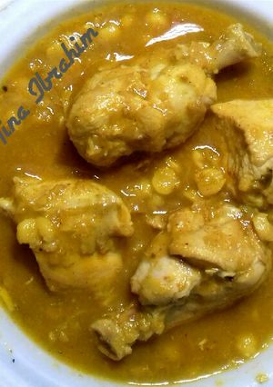 A picture of Dal Chicken.