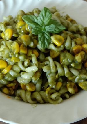પાલક કોર્ન પાસ્તા (Palak Corn Pasta Recipe In Gujarati) રેસીપી મુખ્ય ફોટો