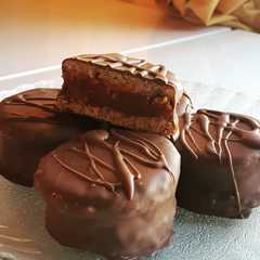 A picture of Tapas de alfajor (harina integral, almidón de maíz, avena, stevi.