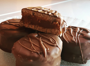 Una foto de Tapas de alfajor (harina integral, almidón de maíz, avena, stevi