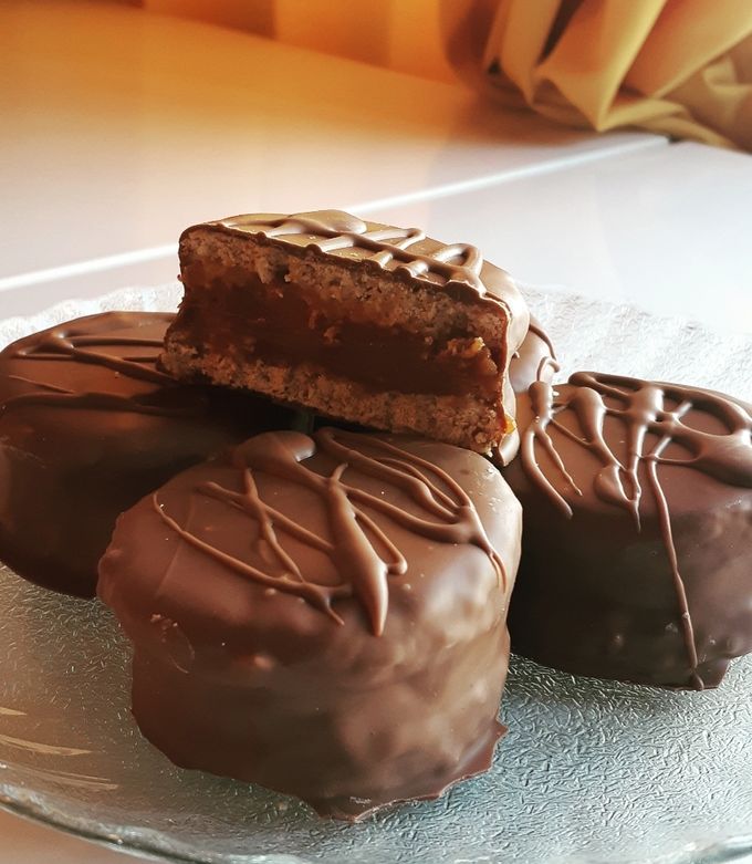 Una foto de Tapas de alfajor (harina integral, almidón de maíz, avena, stevi