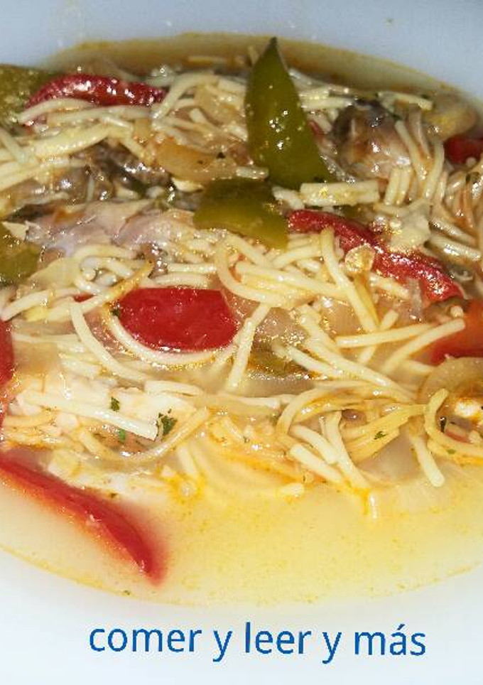 Una foto de Fideos con caballas