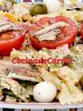 Ensalada de pasta con mozzarella y sardinillas