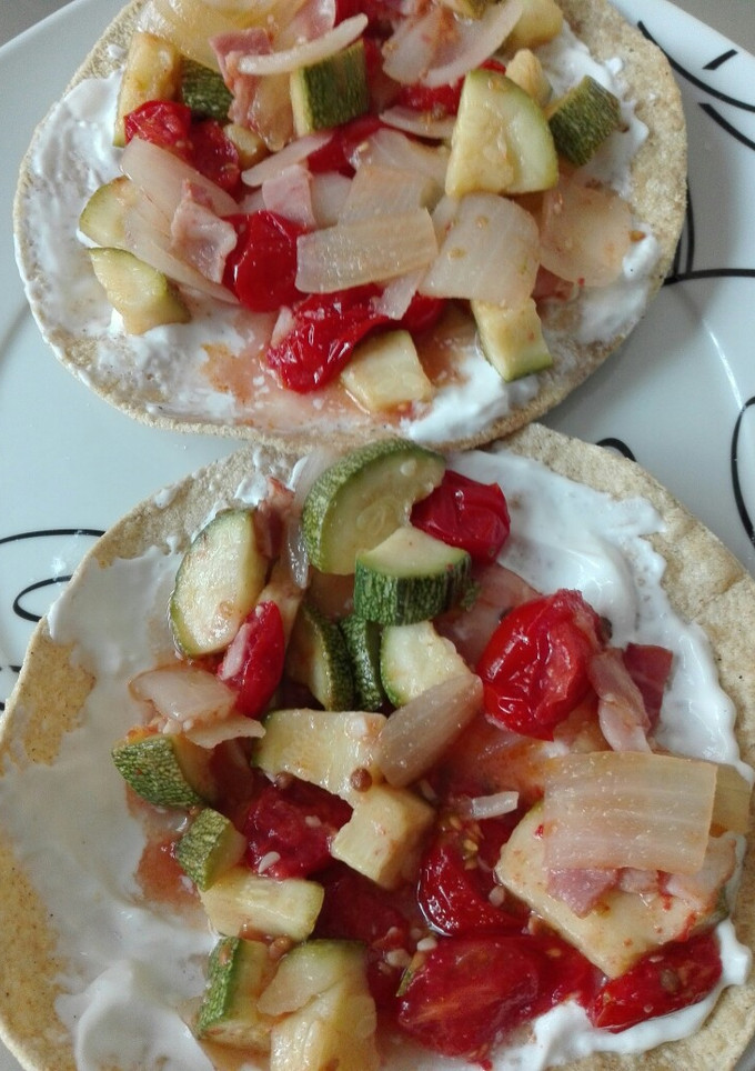 Una foto de Calabacitas primavera para tostadas o acompañamiento/ guarnición