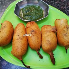 A picture of Rajasthani Mirchi vada.
