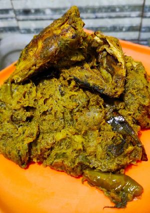 ইলিশ মাছের মাথা দিয়ে কচুশাক(elisher matha diye kochushak recipe in Bengali) রেসিপির প্রধান ছবি