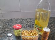 Una foto de garbanzos en escabeche