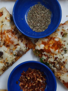 પીઝા (Pizza recipe in gujarati) રેસીપી મુખ્ય ફોટો