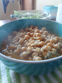 Una foto de Garbanzos con arroz integral