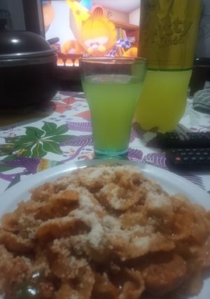 Una foto de Fideos con salsa de chorizo y verduras