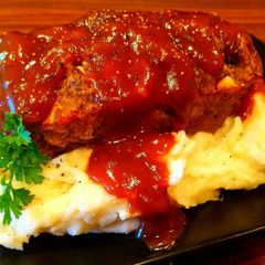 A picture of Mike's Mini Meatloaf & Mashed Spuds.