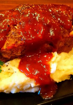 A picture of Mike's Mini Meatloaf & Mashed Spuds.