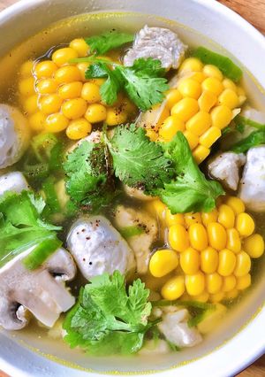 Hình của món Canh Bắp Mỹ Thịt Nạc Nấm Mỡ.