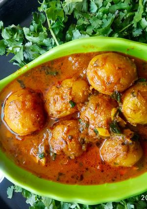 दम आलू (dum aloo recipe in Hindi) रेसिपी मुख्य फोटो