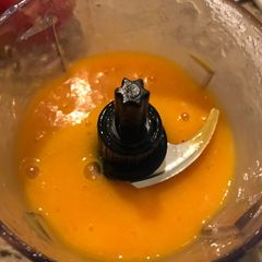 A picture of Mango habanero hot sauce.