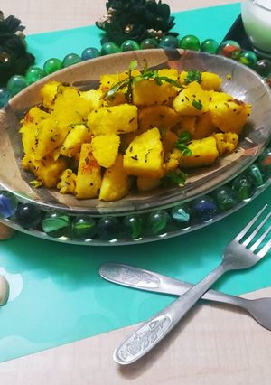 A picture of Khatti-Mithi Fried Idlis.