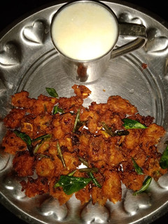 மீந்தசாதத்தில் பக்கோடா (rice pakoda recipe in tamil) செய்முறை முக்கிய புகைப்படம்