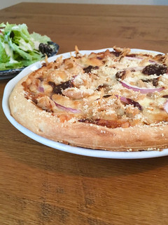 A picture of BBQ Chicken Pizza.