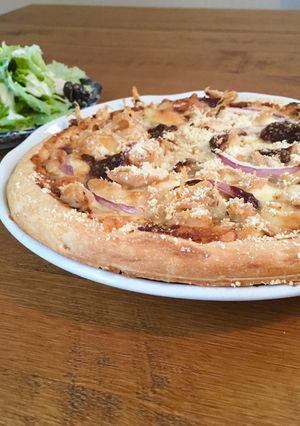 A picture of BBQ Chicken Pizza.