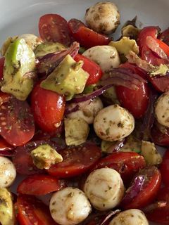 Foto de Salada de Mozarella e Abacate