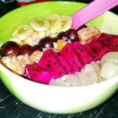 A picture of Honey fresh fruits oat.