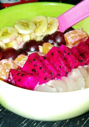 A picture of Honey fresh fruits oat.
