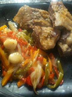 Una foto de Carne a la cerveza con verduras