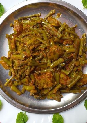 काचरे और ग्वार फली की सब्जी (kachre aur gavarfali ki sabji recipe in Hindi) रेसिपी मुख्य फोटो