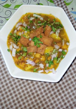 A picture of Kathiawari Chickpea Chaat.