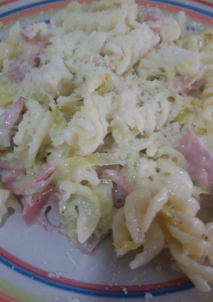 Una foto de Fusilli con puerrros y beicon con thermomix