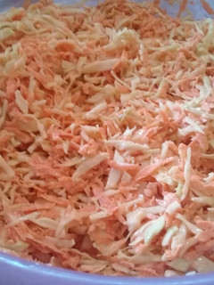 Una foto de Ensalada de repollo y zanahoria 🥬🥕