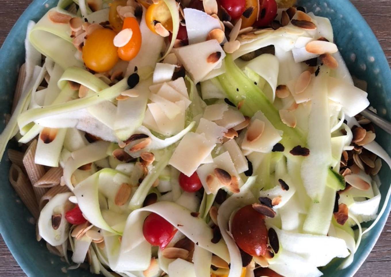 Salade de pâtes aux tagliatelles de courgettes