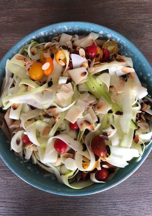 Une photo de Salade de pâtes aux tagliatelles de courgettes