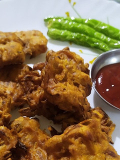 કાંદા ના ભજીયા (Kanda Bhajiya Recipe In Gujarati) રેસીપી મુખ્ય ફોટો