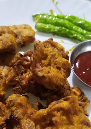 કાંદા ના ભજીયા (Kanda Bhajiya Recipe In Gujarati) રેસીપી મુખ્ય ફોટો