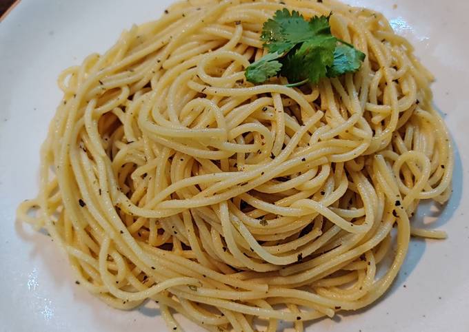 Spaghetti Aglio E Olio Recipe By Mallika Banati Cookpad