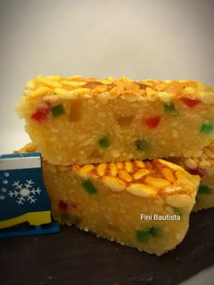 Una foto de Turrón de almendras piñones y fruta escarchada o confitada (Navidad)