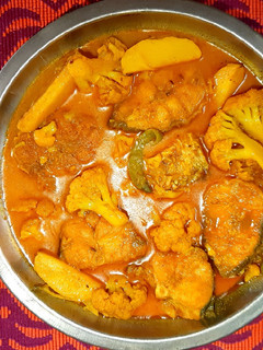 ফুলকপি আলু দিয়ে আইড় মাছ রেসিপির প্রধান ছবি