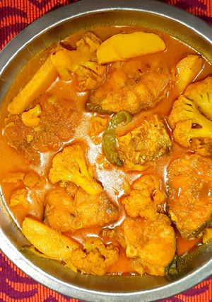 ফুলকপি আলু দিয়ে আইড় মাছ রেসিপির প্রধান ছবি