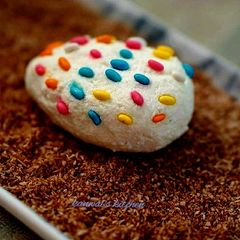 A picture of Cottage cheese easter egg.