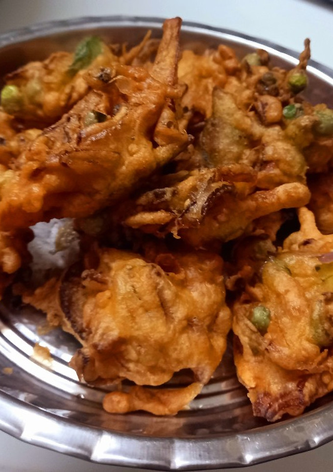 कैप्शिकम अनियन क्रिस्प पकौड़ा(Capsicum onion crispy pakoda recipe in hindi) रेसिपी मुख्य फोटो