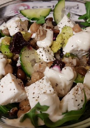 A picture of My Mixed Healthy Salad 🙄.