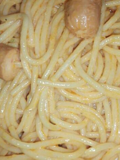Una foto de Spaghetti con salchichas