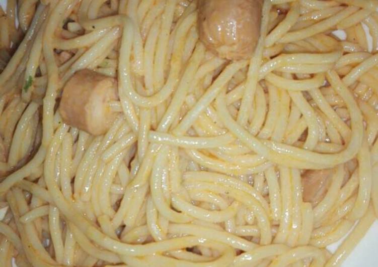 Spaghetti con salchichas